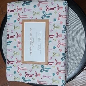 Cupcakes & Cashmere Multicolor Bow Queen Sheet Set
